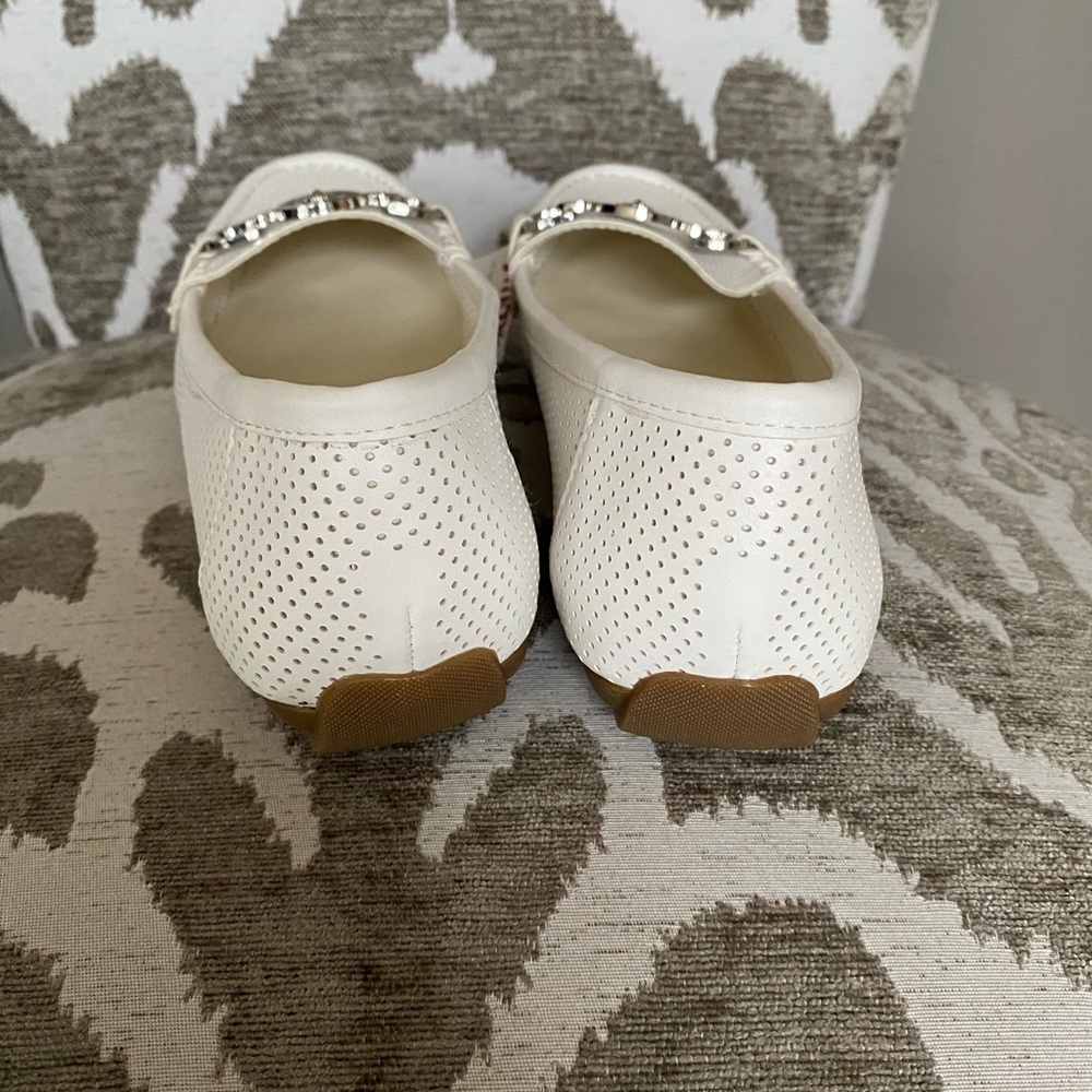 NEW Anne Klein Flats🥰 - Picture 3 of 4